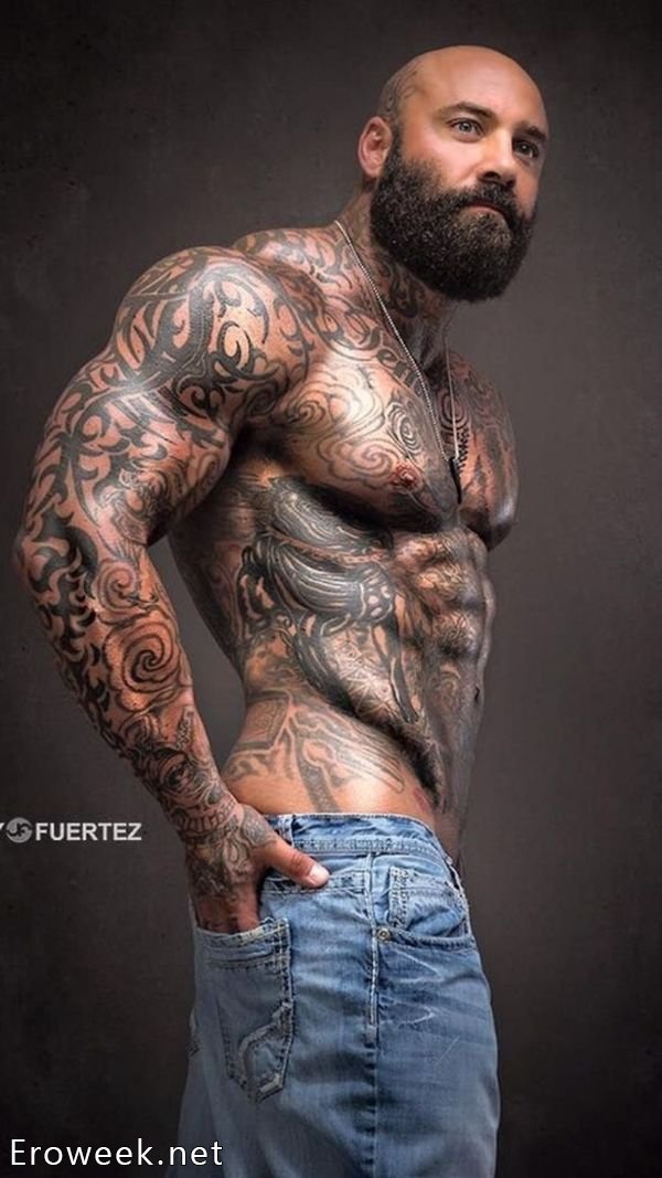 Сексуальные мужчины в татуировках (30 фото)